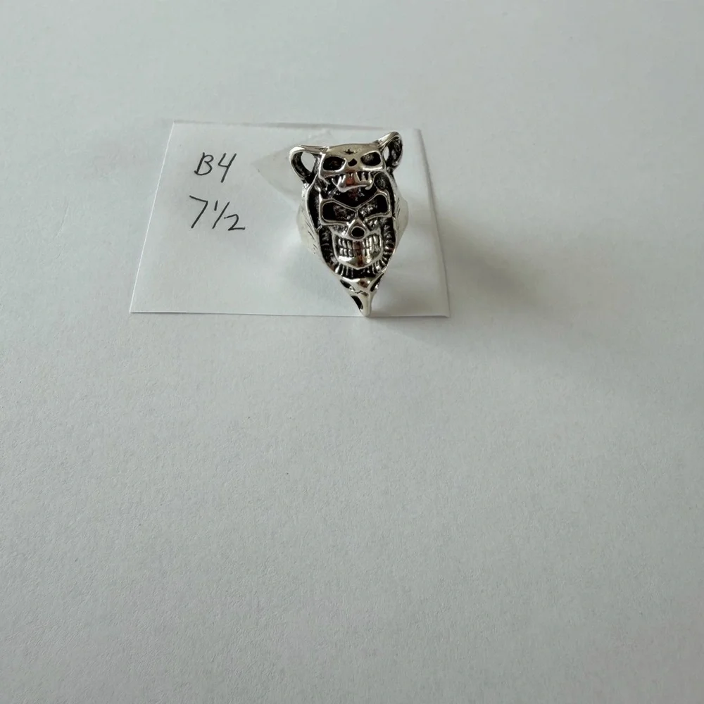 Skull‎ Ring for Men & Women Size Women 7.1/2 Stainless Steel